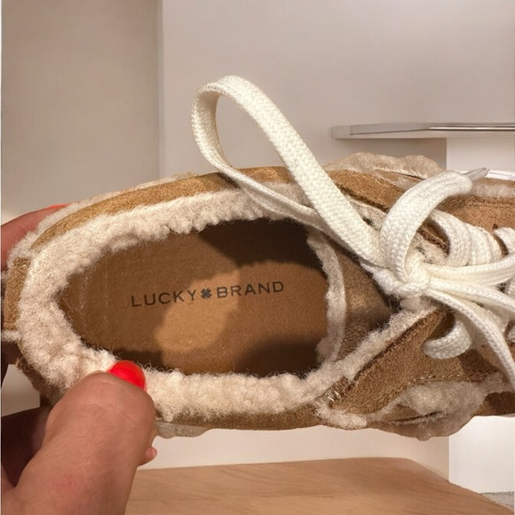 LUCKY BRAND- DYLLIS SNEAKER SAMPLE SIZE 5.5 - Picture 3 of 5